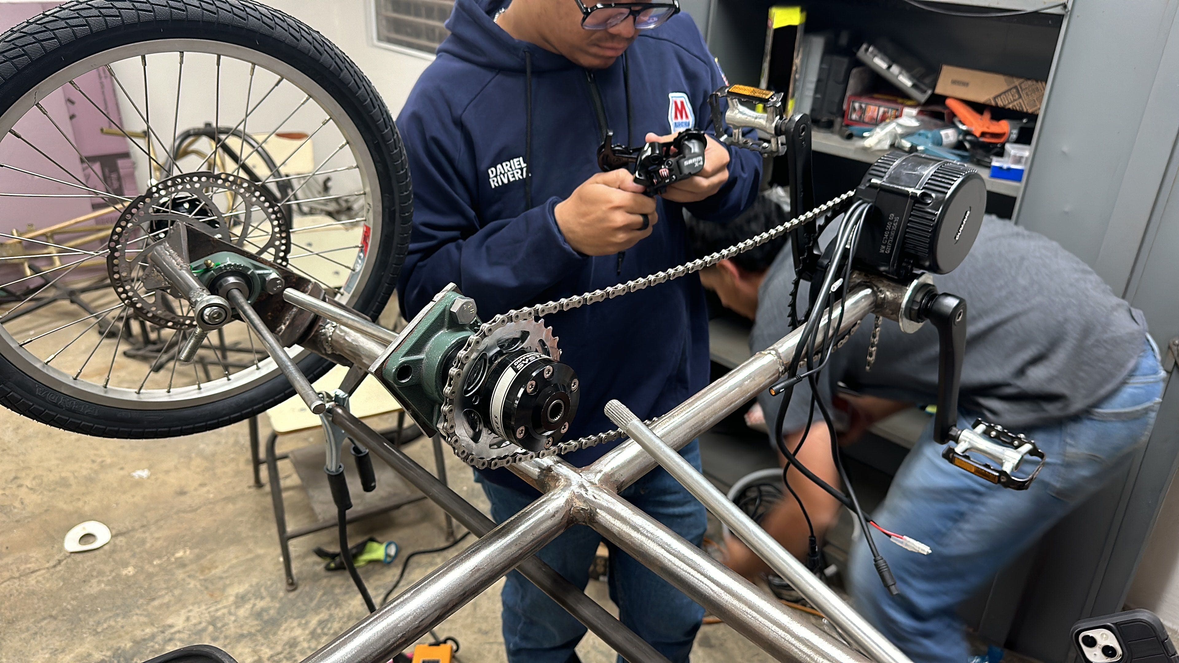 Guacamaya drivetrain during manufacturing